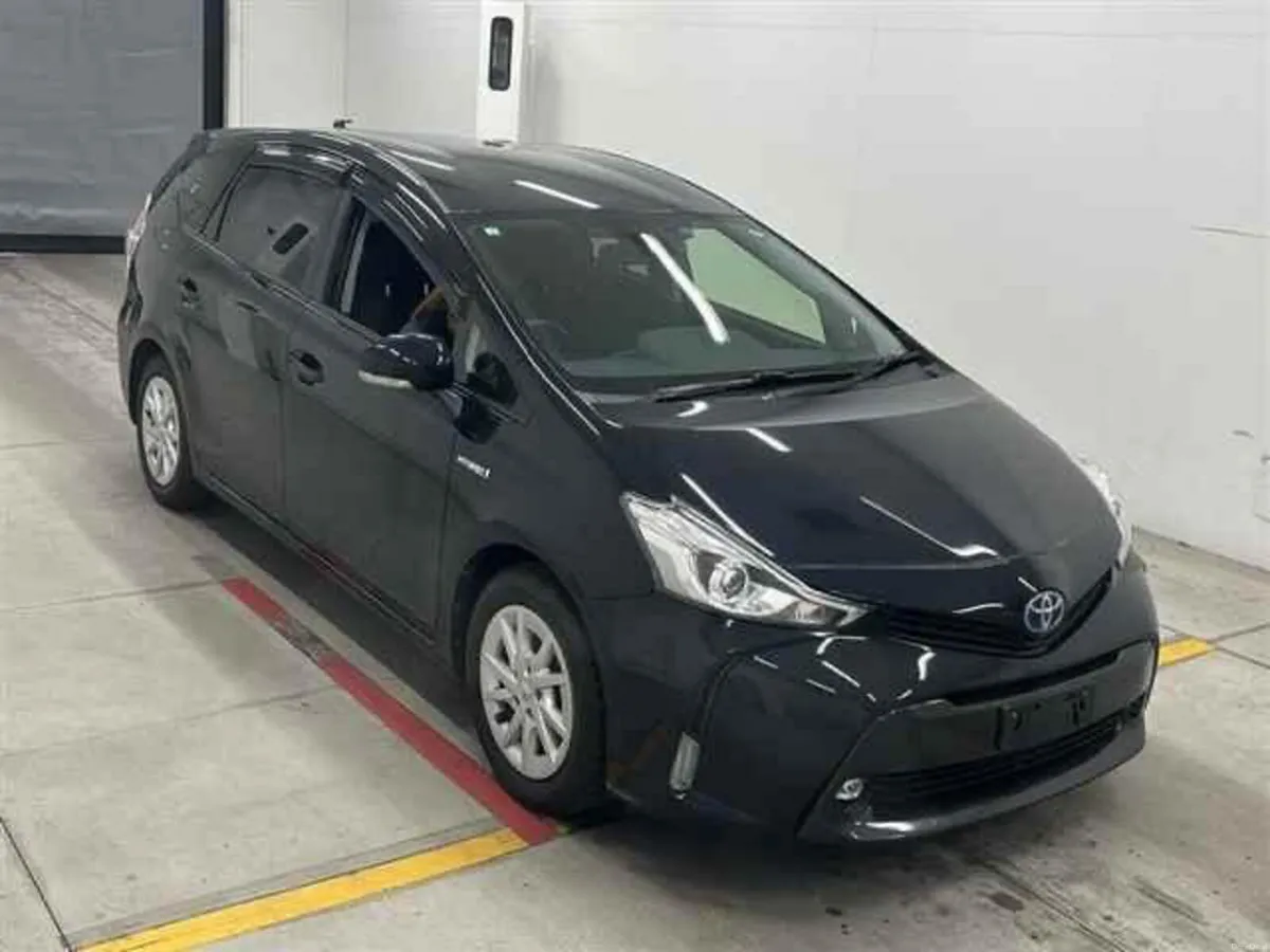 Toyota Prius 2018 ALPHA 5 seater *LOW MILEAGE* - Image 6