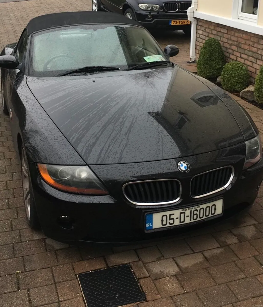 BMW Z4 2.2i low mileage one female owner - Image 1