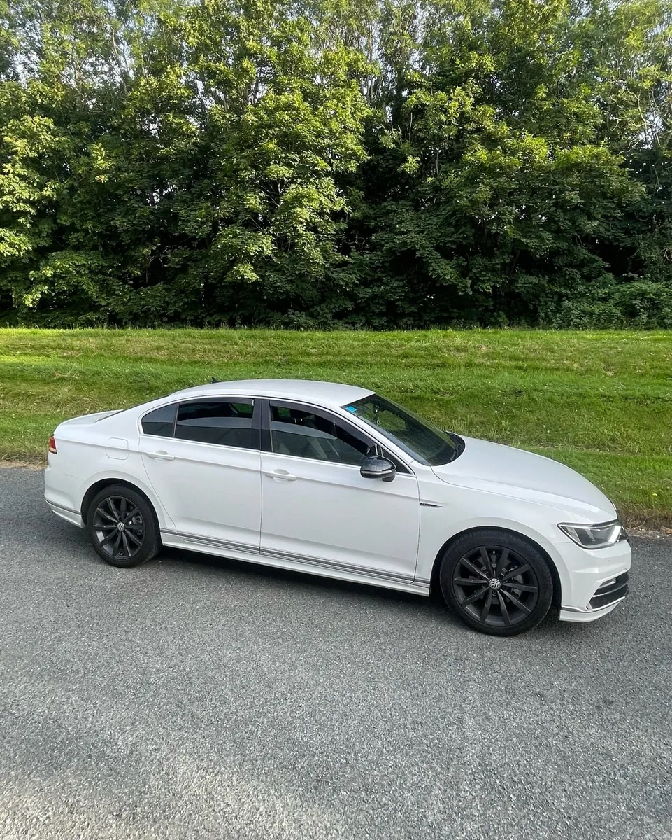 Volkswagen Passat 2.0 TDI R-LINE - Image 4