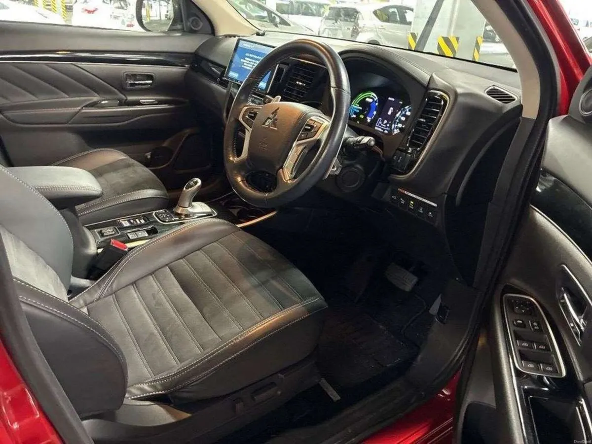 Mitsubishi Outlander 182 PHEV G 4WD - Image 4