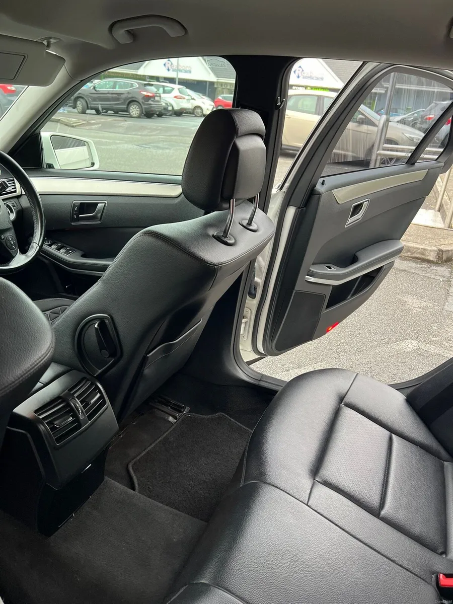 Mercedes-Benz E220 - Image 6