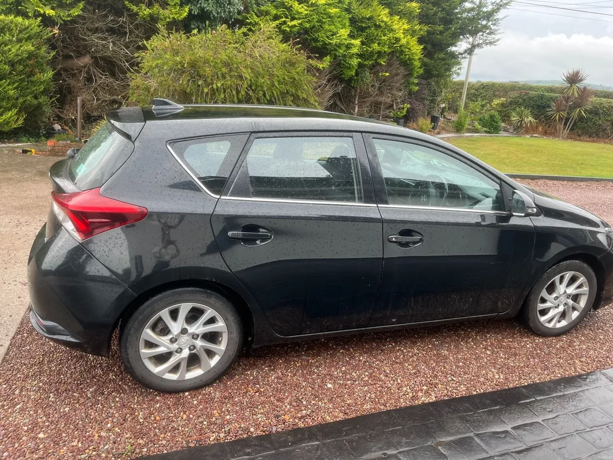 Black Toyota Auris 2016 - Image 4