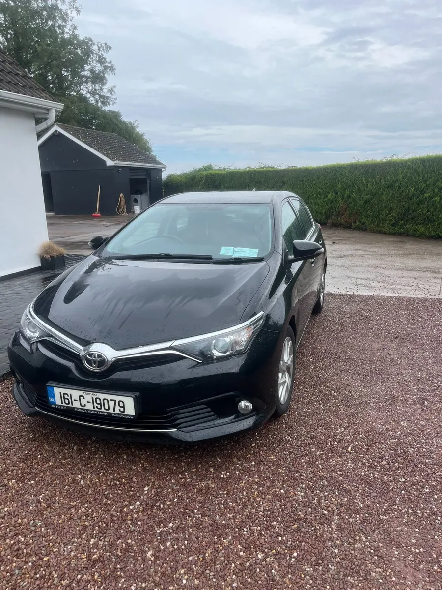 Black Toyota Auris 2016 - Image 1