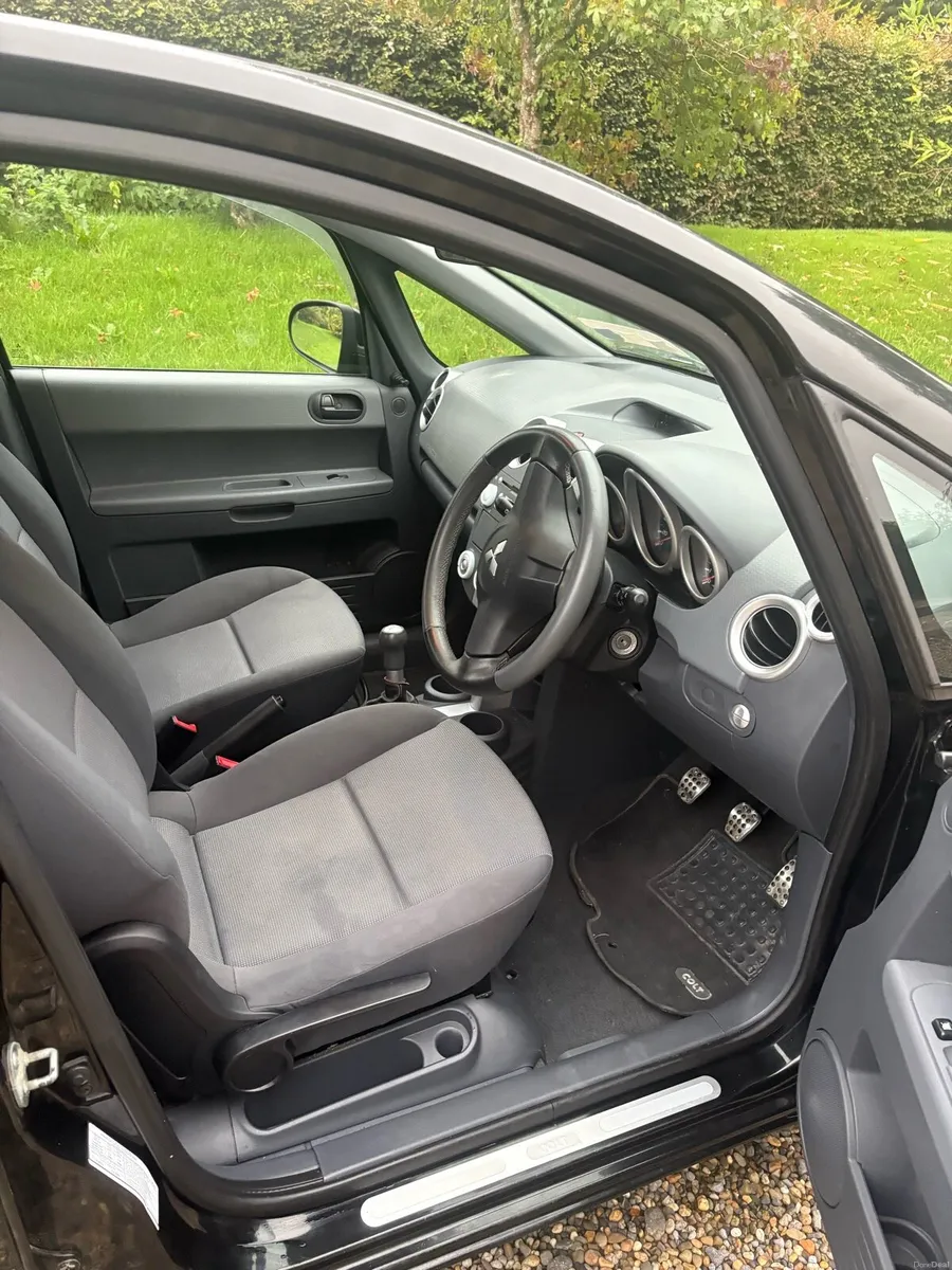 2006 Mitsubishi Colt - Image 3