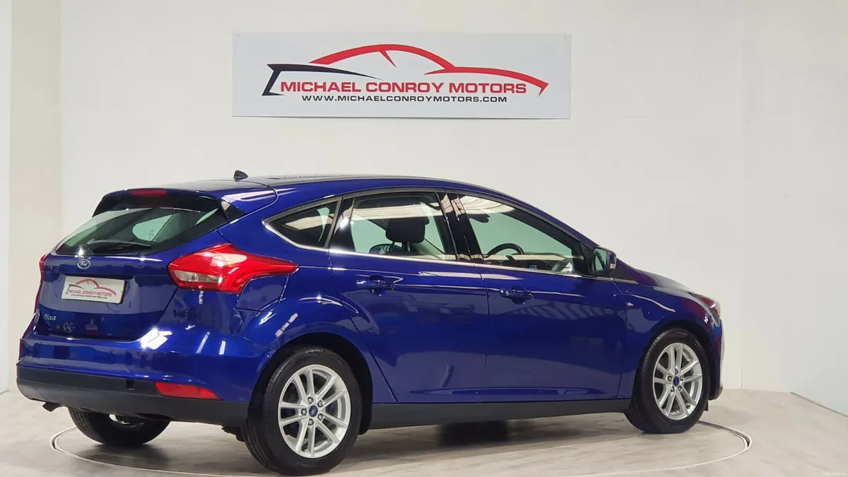 Ford Focus ZETEC - FINANCE AVAILABLE - Image 5