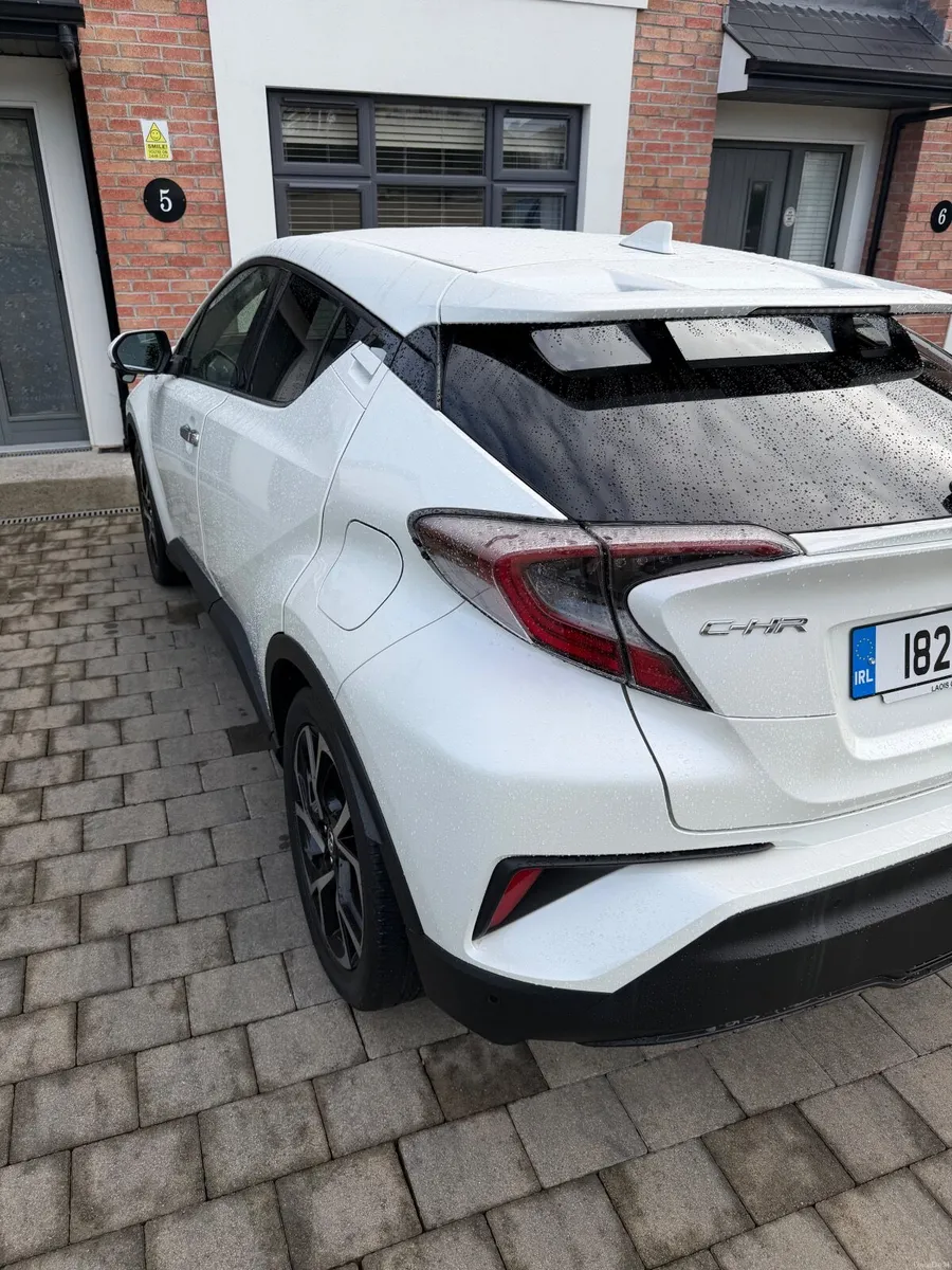 Toyota C-HR 2018 - Image 2