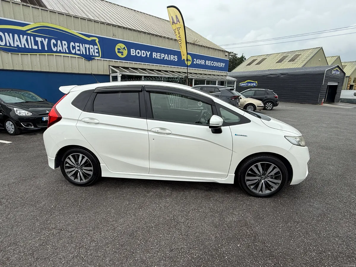Immaculate Honda Fit SelfCharging Hybrid - Image 5