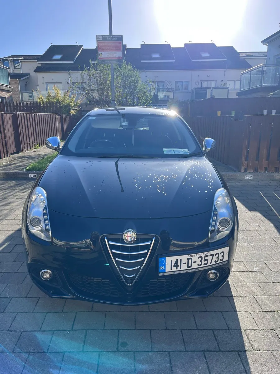 2014 Alfa Romeo Giulietta - Image 2