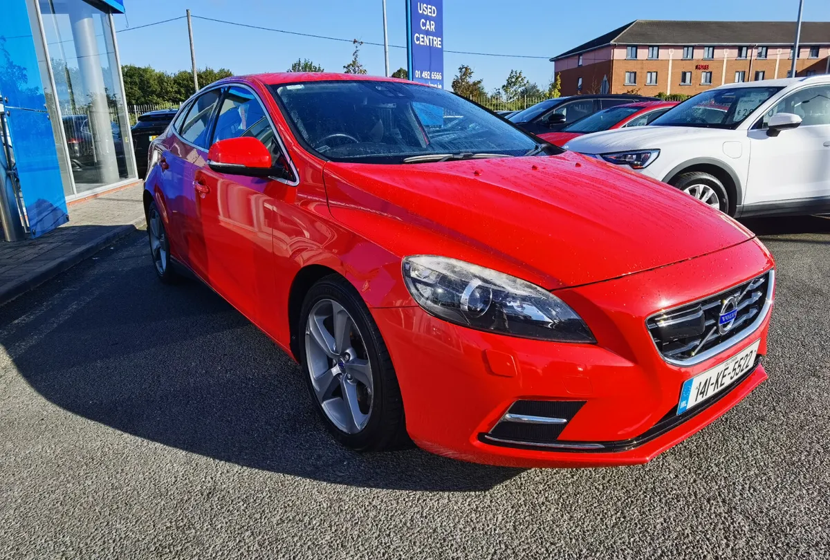 VOLVO V40 1.6 PETROL AUTOMATIC **HEATED SEATS** - Image 3