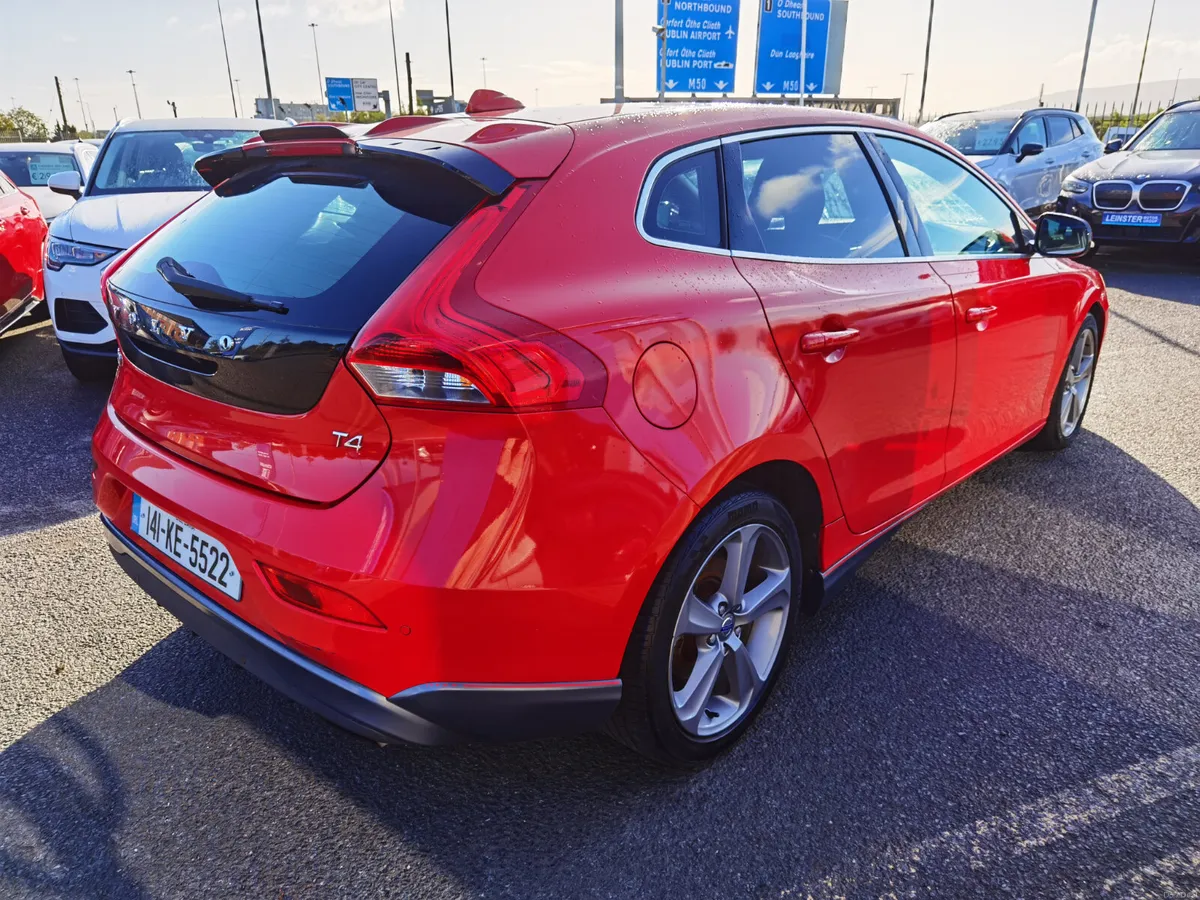 VOLVO V40 1.6 PETROL AUTOMATIC **HEATED SEATS** - Image 5