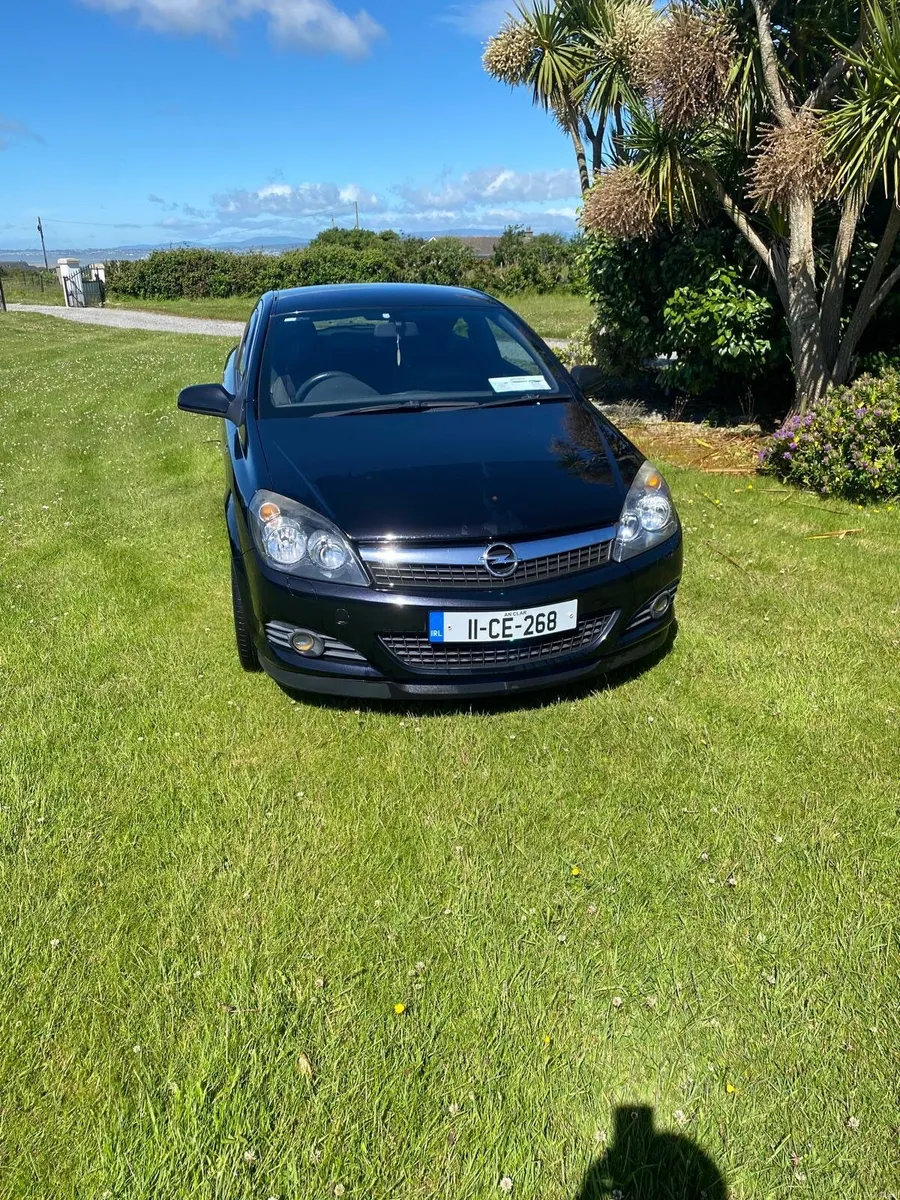 Opel Astra 2011 - Image 1