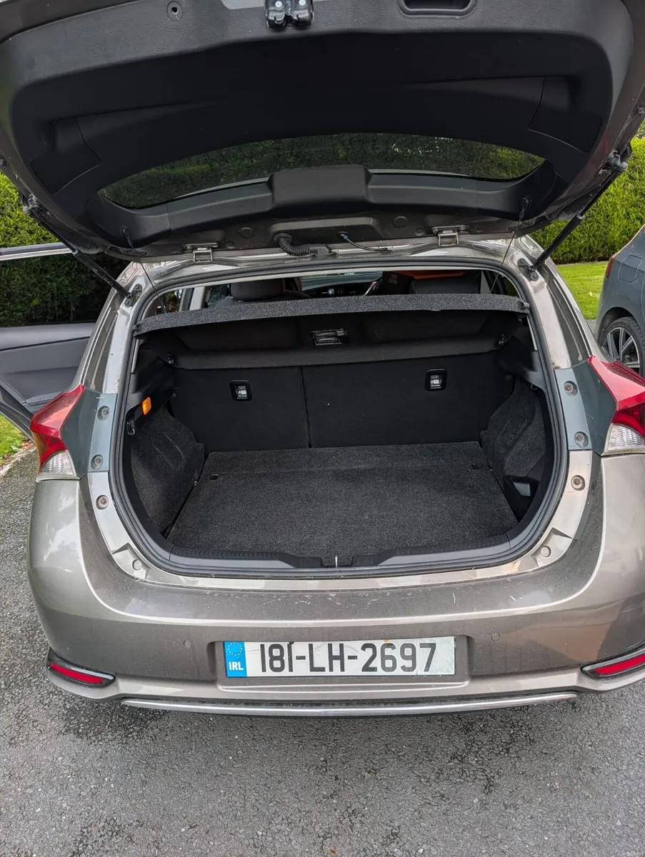 Toyota Auris (2 years NCT & 6 mths tax) - Image 6