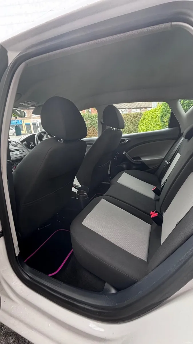 SEAT Ibiza 2014 - Image 2