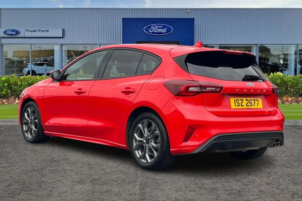 Ford Focus 1.0T EcoBoost MHEV ST-Line Hatchback 5d - Image 2