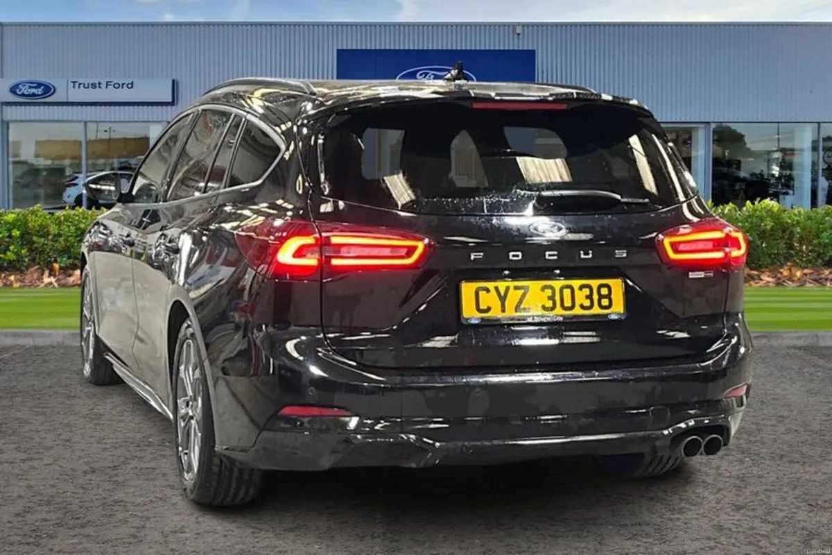 Ford Focus 1.0 EcoBoost Hybrid mHEV 155 ST-Line 5d - Image 2