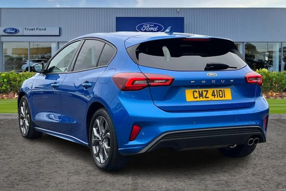 Ford Focus 1.0 EcoBoost ST-Line 5dr - DUAL ZONE CL - Image 2