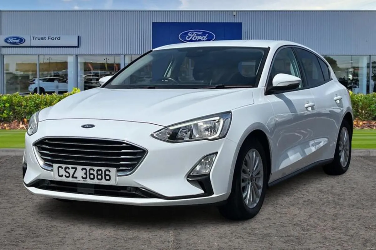 Ford Focus 1.0 EcoBoost 125 Titanium 5dr - FRONT & - Image 5
