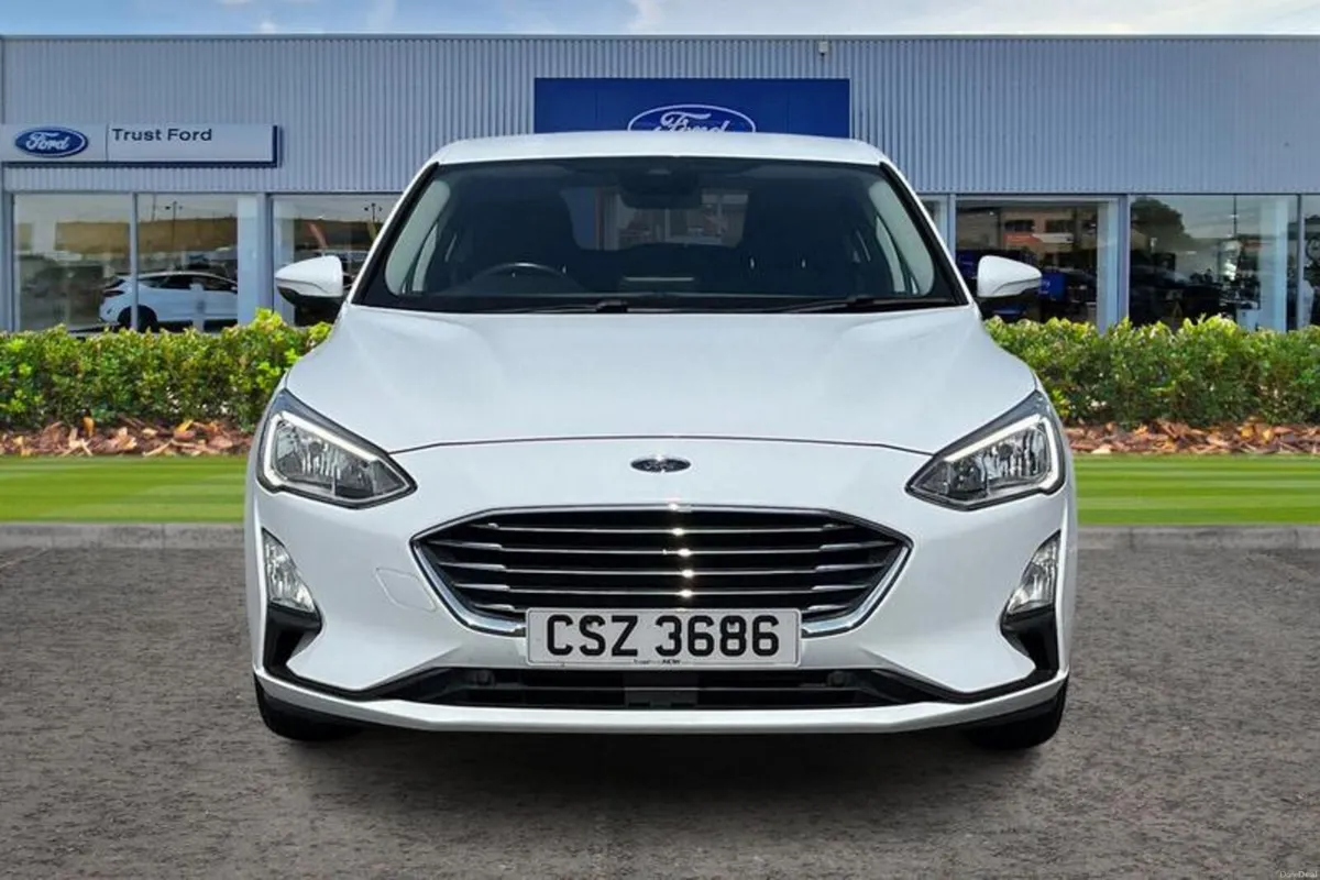 Ford Focus 1.0 EcoBoost 125 Titanium 5dr - FRONT & - Image 6