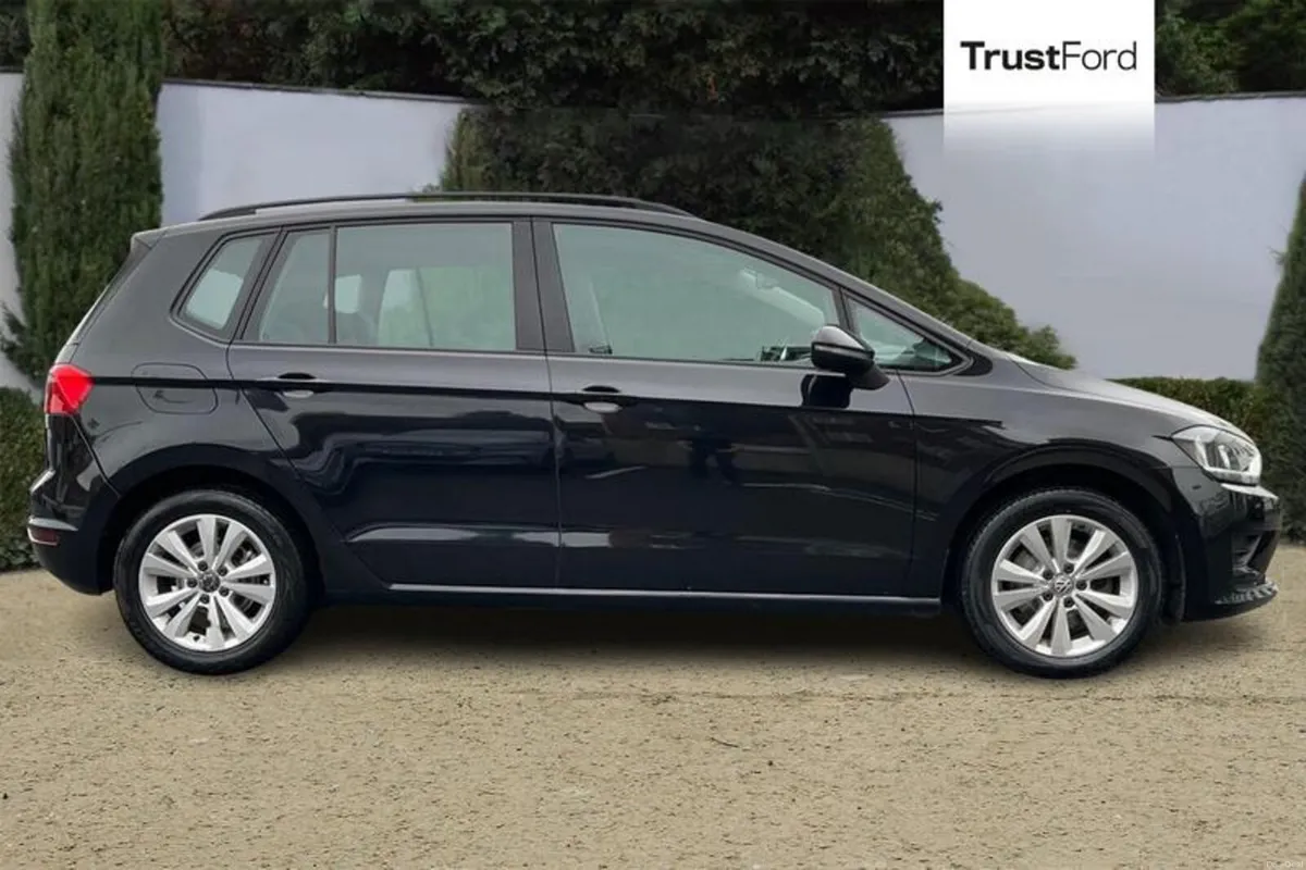Volkswagen Golf SV 1.6 TDI 110 SE 5dr - Image 3