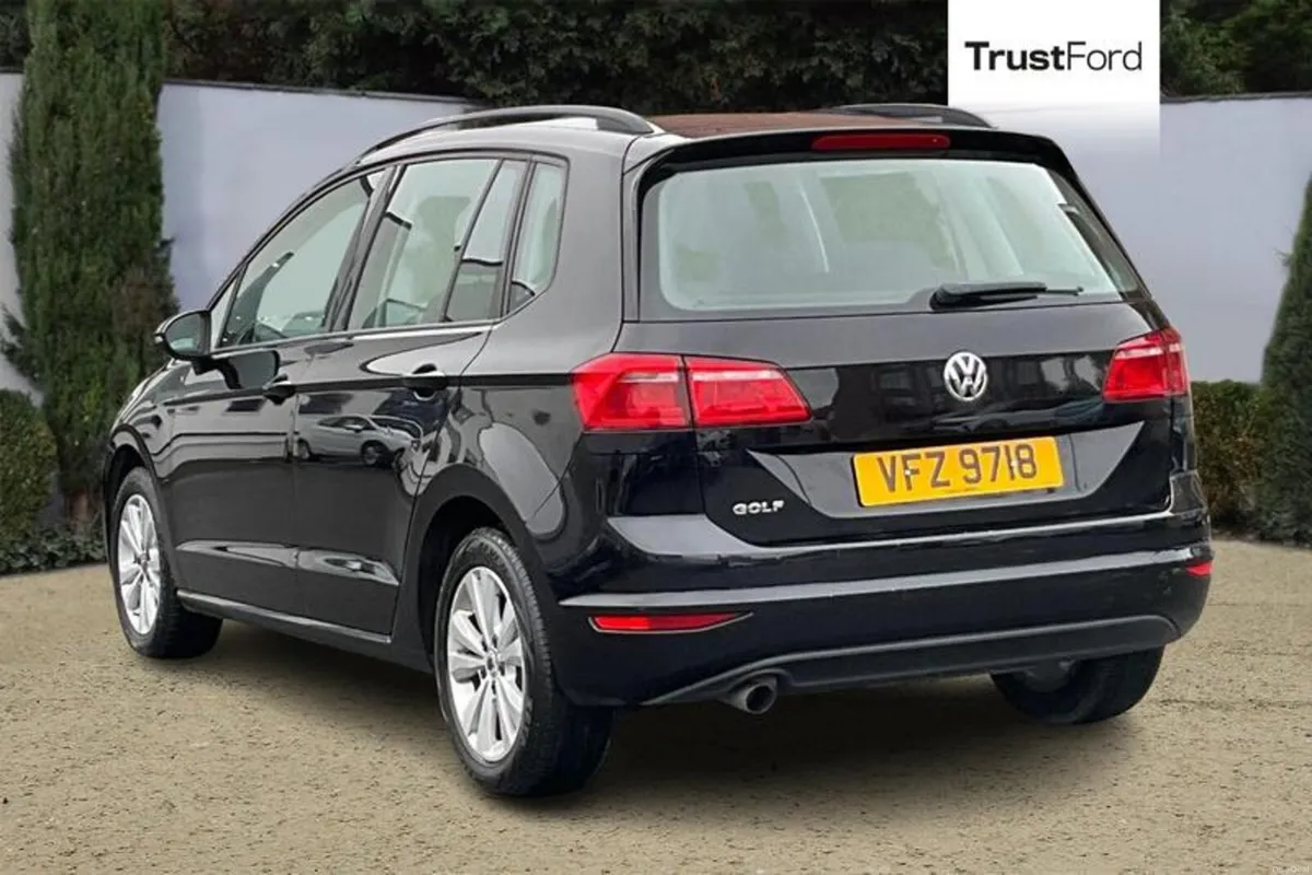 Volkswagen Golf SV 1.6 TDI 110 SE 5dr - Image 2
