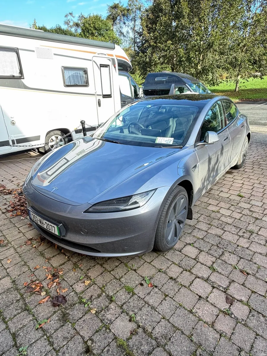2025 Tesla Model 3 Long RangeRWD Quicksilver 28kkm - Image 3