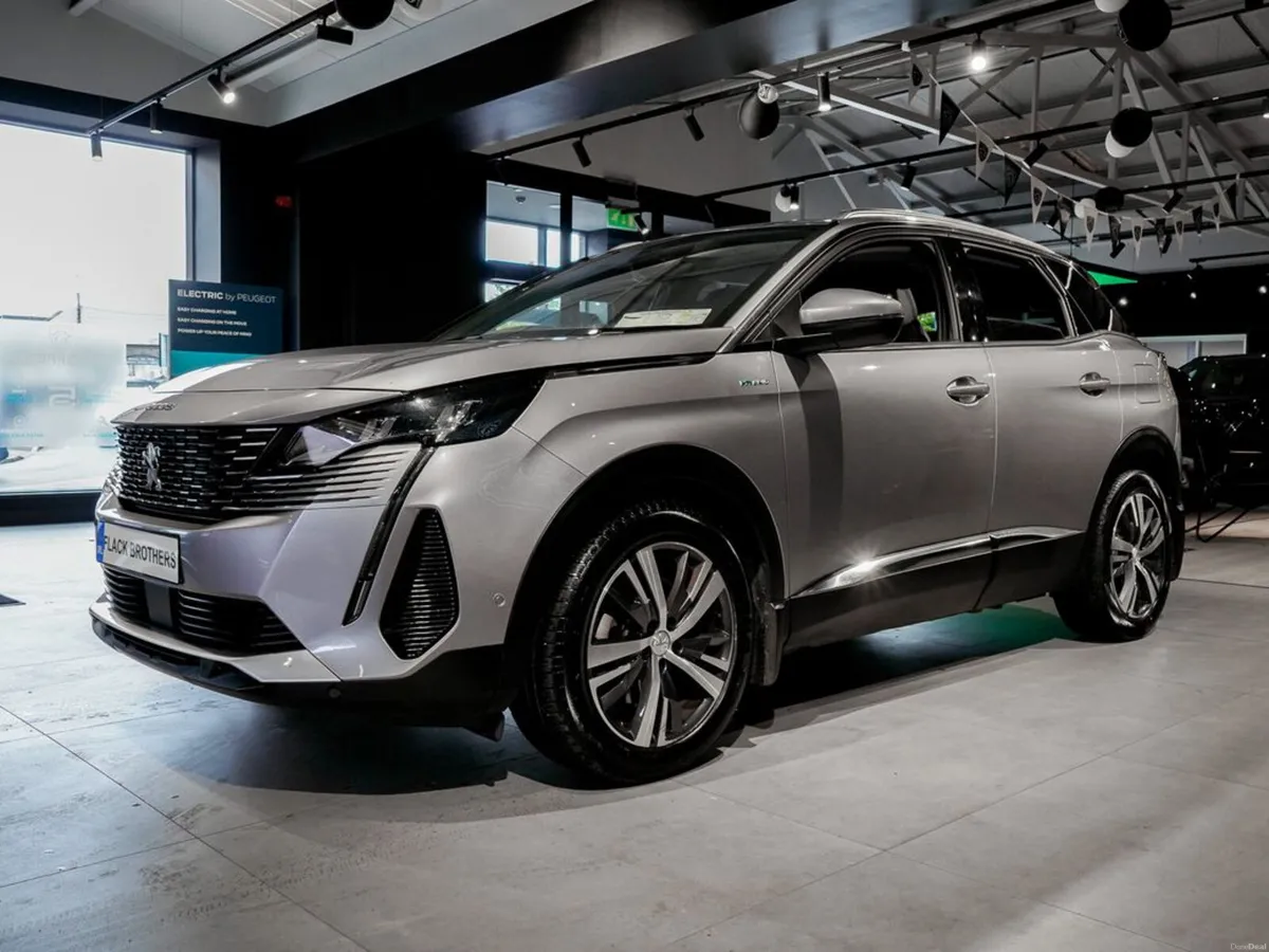 Peugeot 3008 Allure HYBRID2 PHEV 225bhp Auto - Image 5