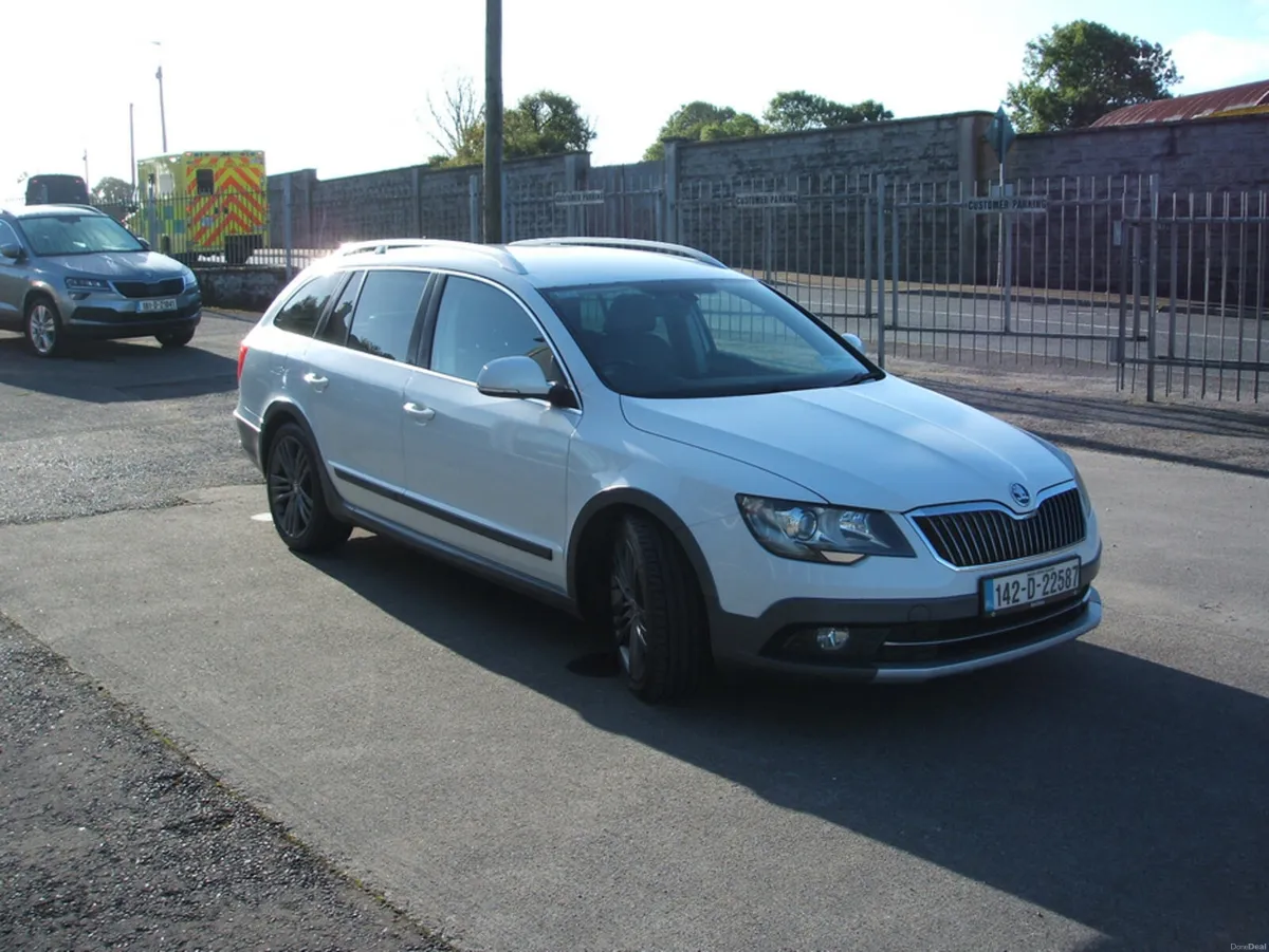 Skoda Superb 2.0 TDI CR 4X4 LE TOUR DE FRANCE - Image 5