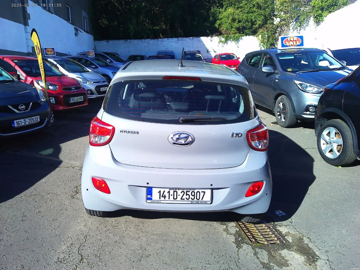 Hyundai i10 1.0 PETROL PREMIUM 5DR - Image 3