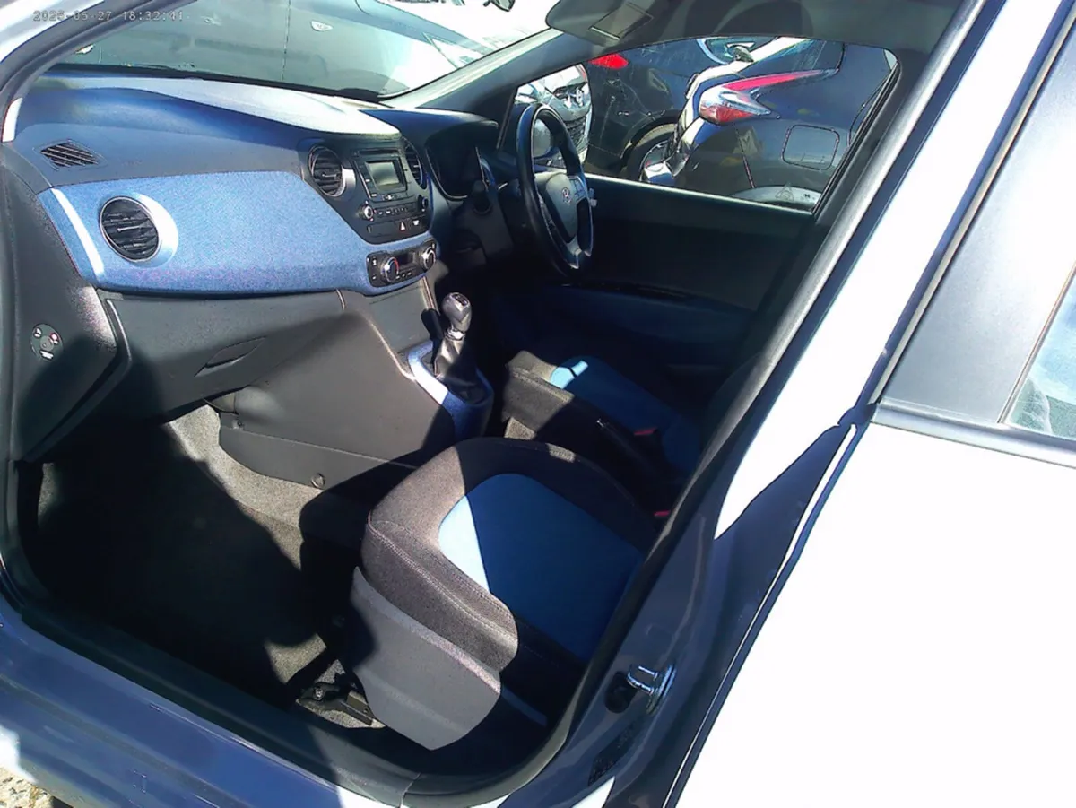Hyundai i10 1.0 PETROL PREMIUM 5DR - Image 5
