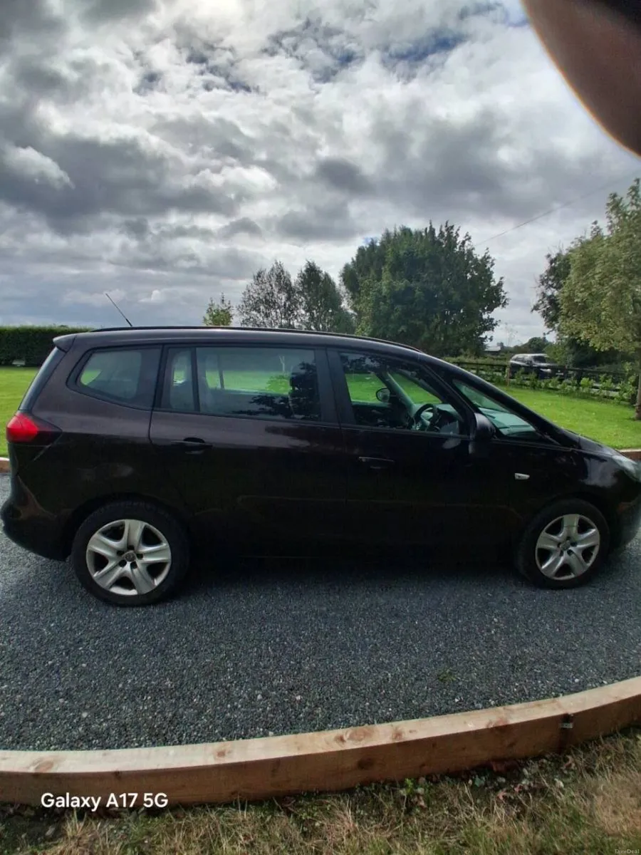 Car - Image 3