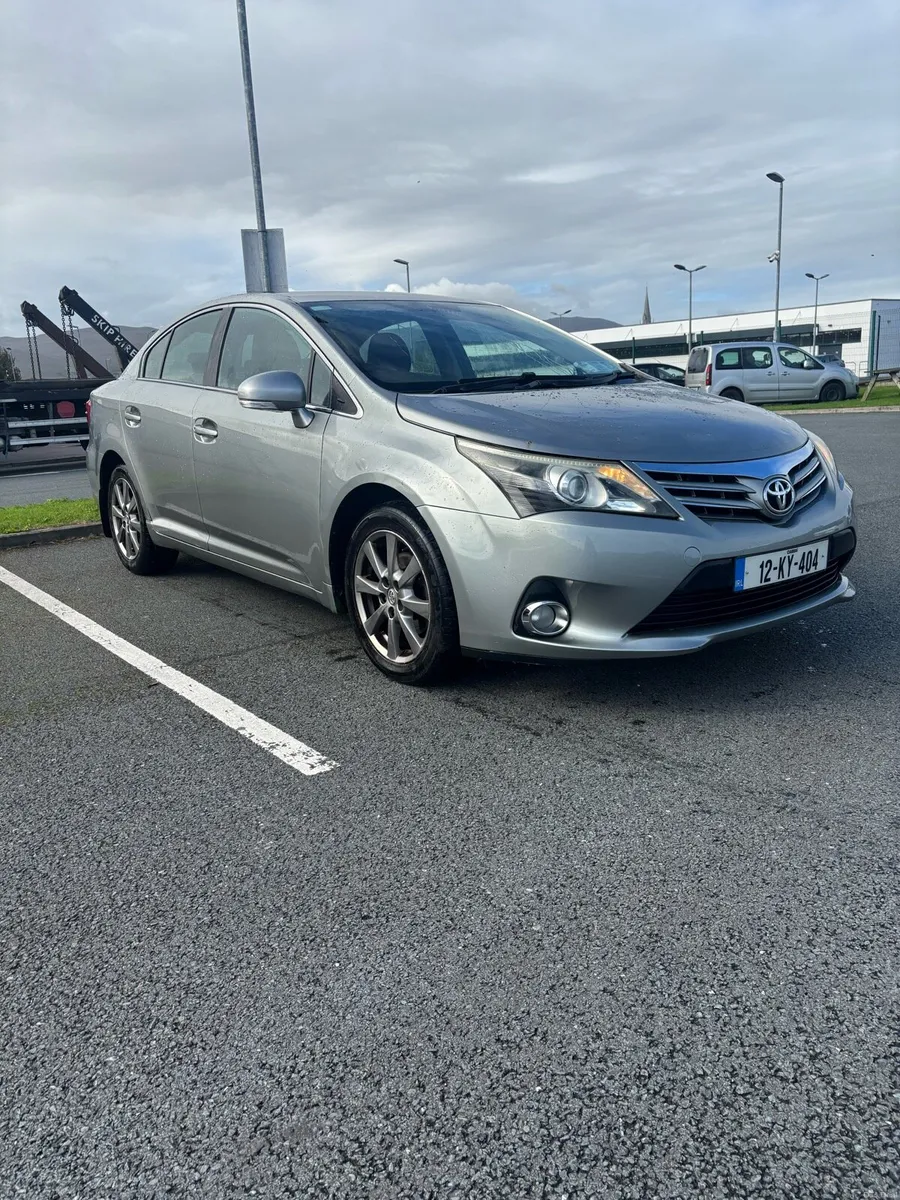 2012 Toyota Avensis - Image 1
