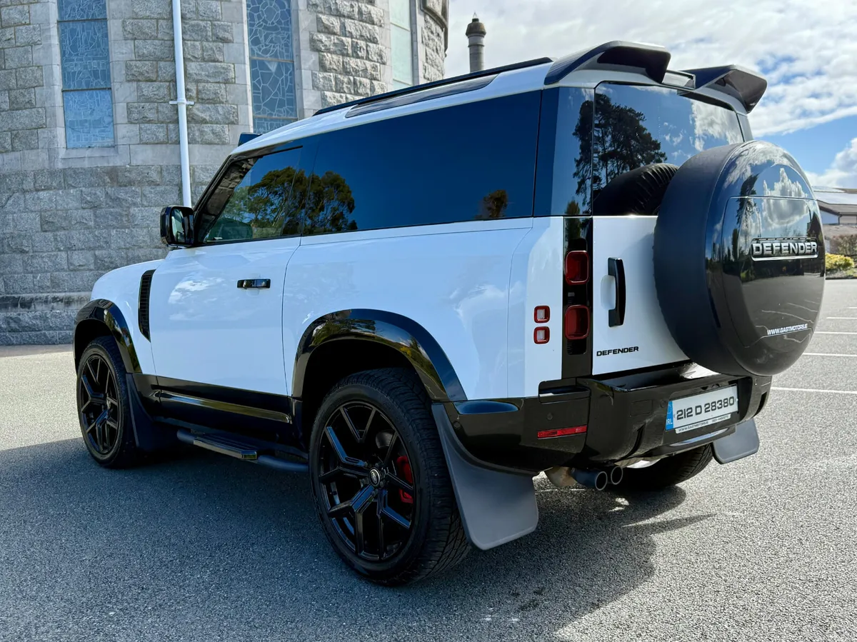 2021 Land Rover Defender HARD TOP AUTO 3 SEATS - Image 4