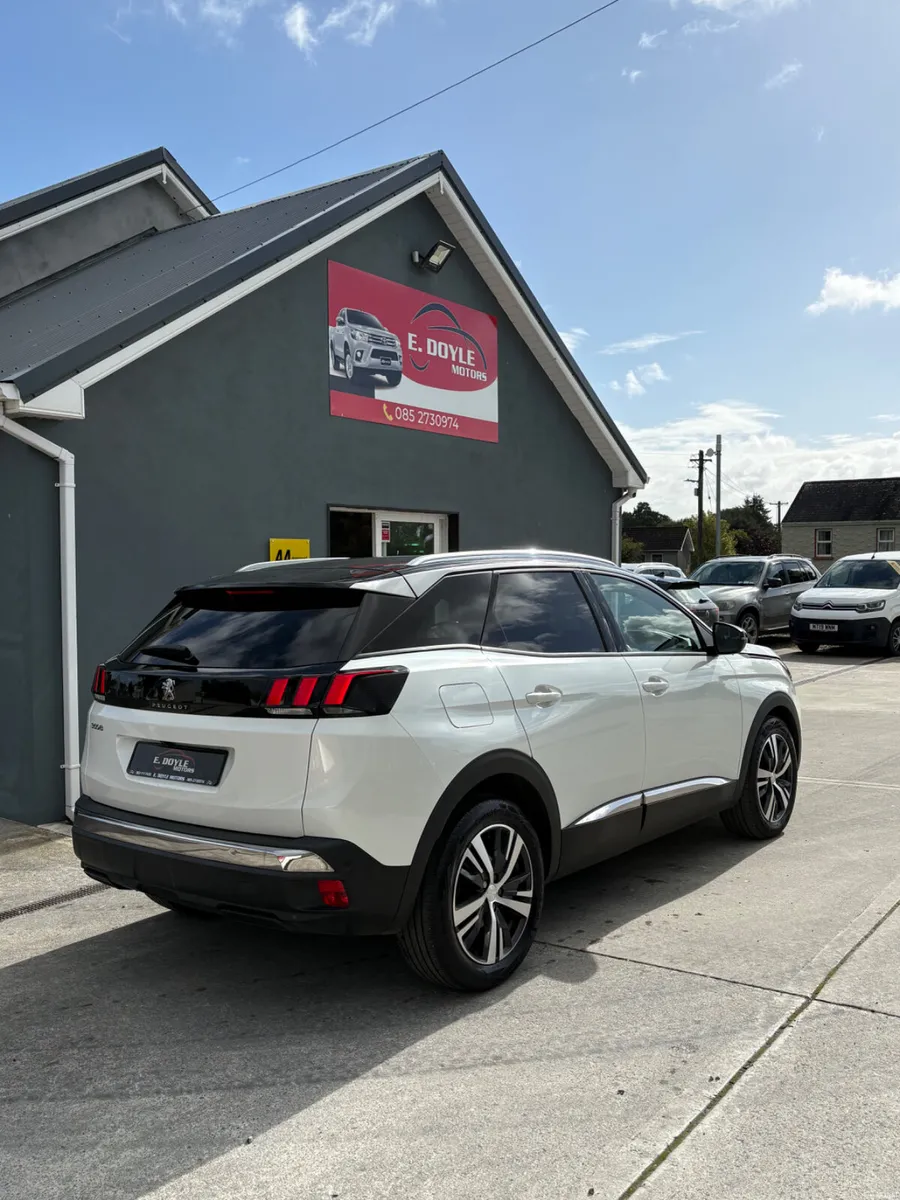 2023 Peugeot 3008 Premium + Auto - Image 3