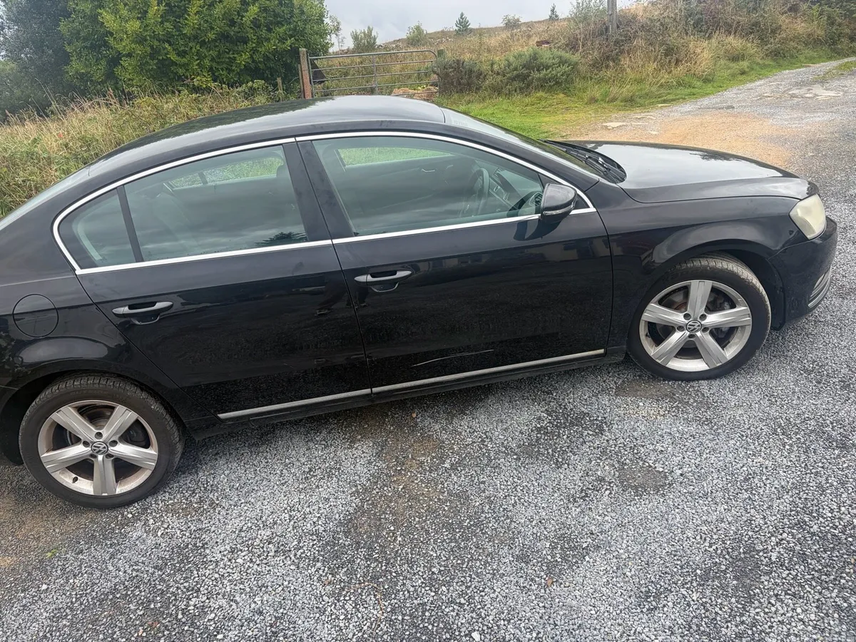 Volkswagen Passat 2012 - Image 4