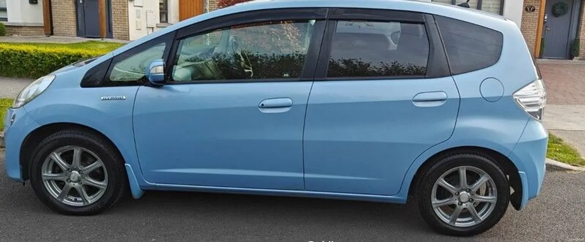 2013 Honda Fit, Automatic, Hybrid, 1.3L. Price Drop 6490 - Image 3