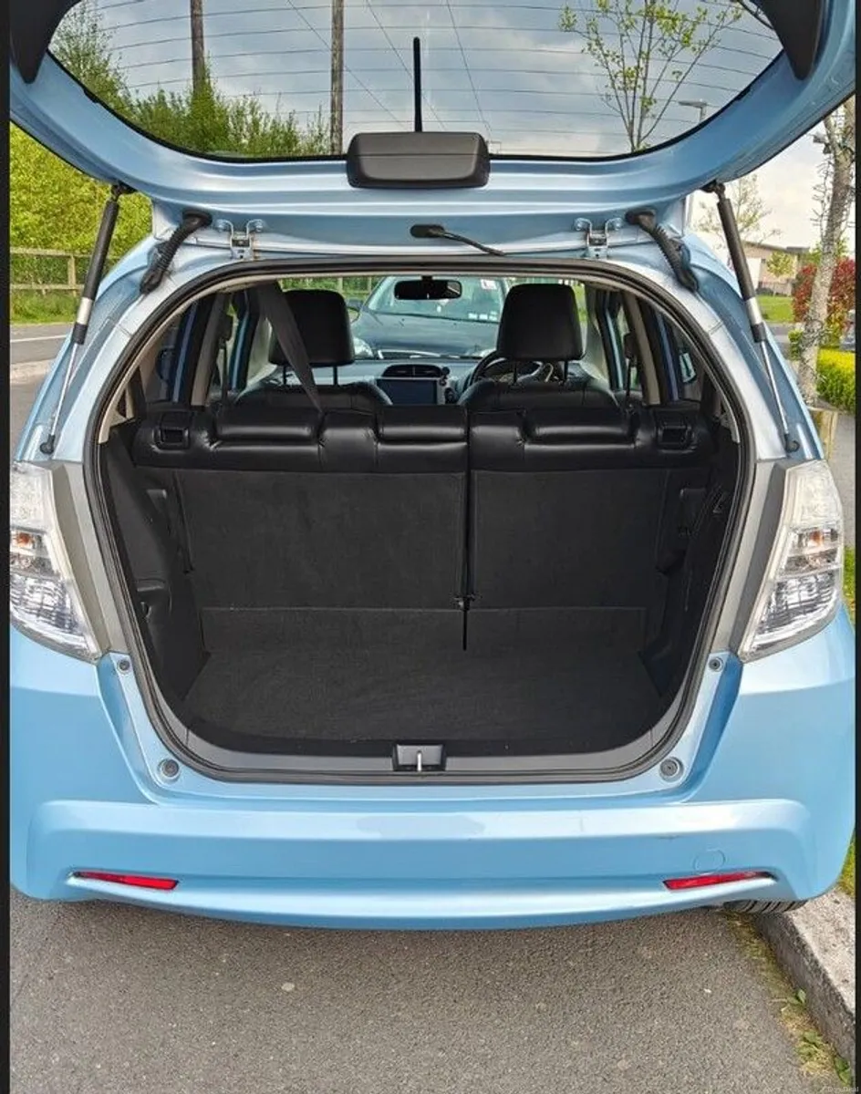 2013 Honda Fit, Automatic, Hybrid, 1.3L. Price Drop 6490 - Image 5
