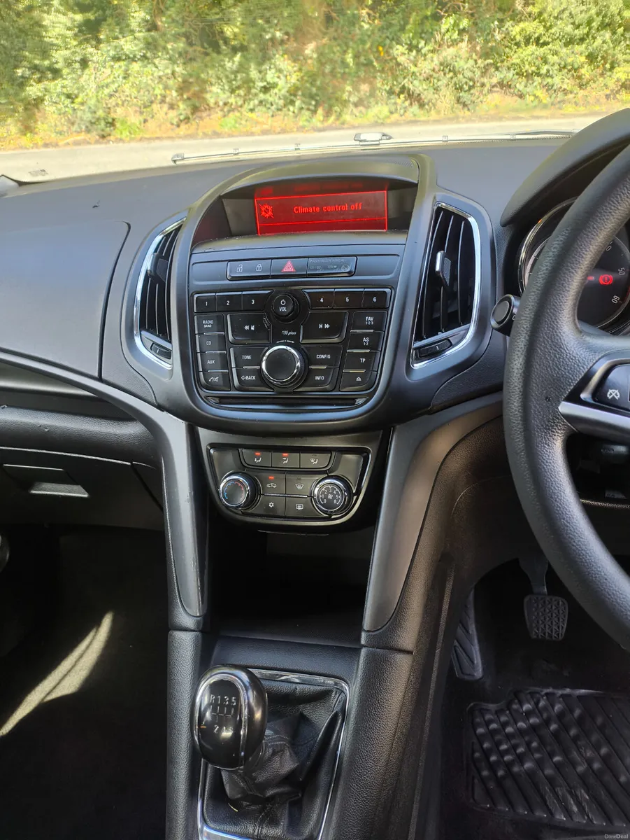 Opel Zafira 2015  2.0L - Image 5