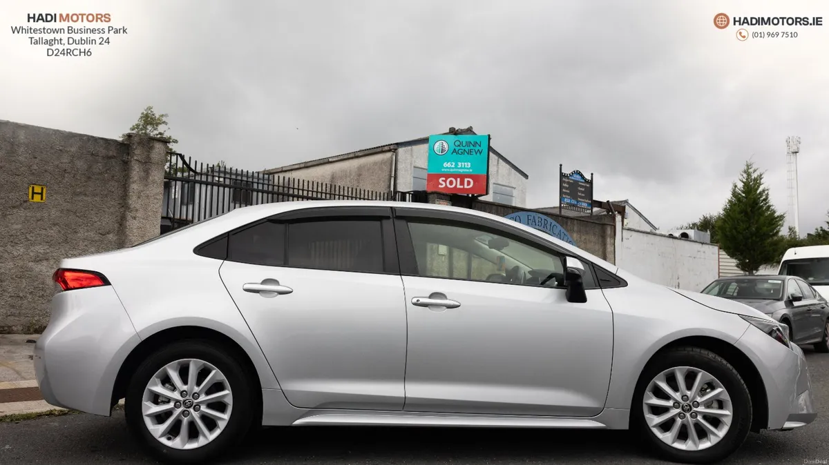 TOYOTA COROLLA 1.8 HYBRID SALOON 2022 SILVER - Image 6