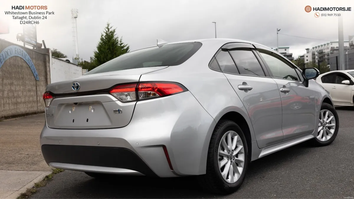 TOYOTA COROLLA 1.8 HYBRID SALOON 2022 SILVER - Image 4