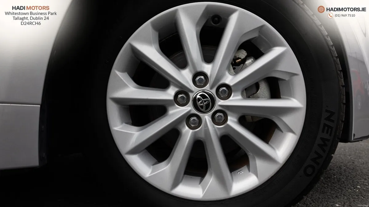 TOYOTA COROLLA 1.8 HYBRID SALOON 2022 SILVER - Image 3