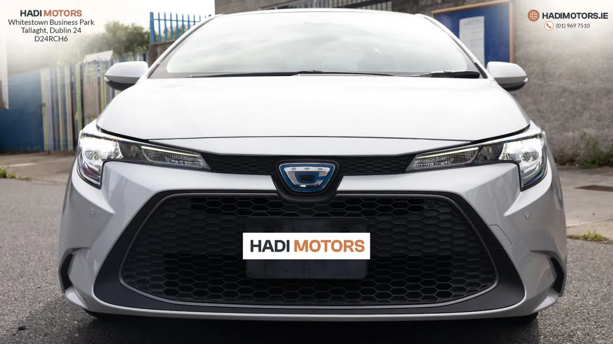 TOYOTA COROLLA 1.8 HYBRID SALOON 2022 SILVER - Image 1