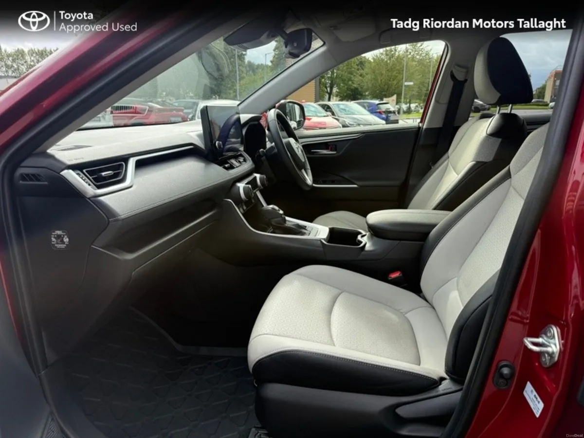 Toyota RAV4 RAV4 HYBRID SOL 4DR AUTO - Image 6