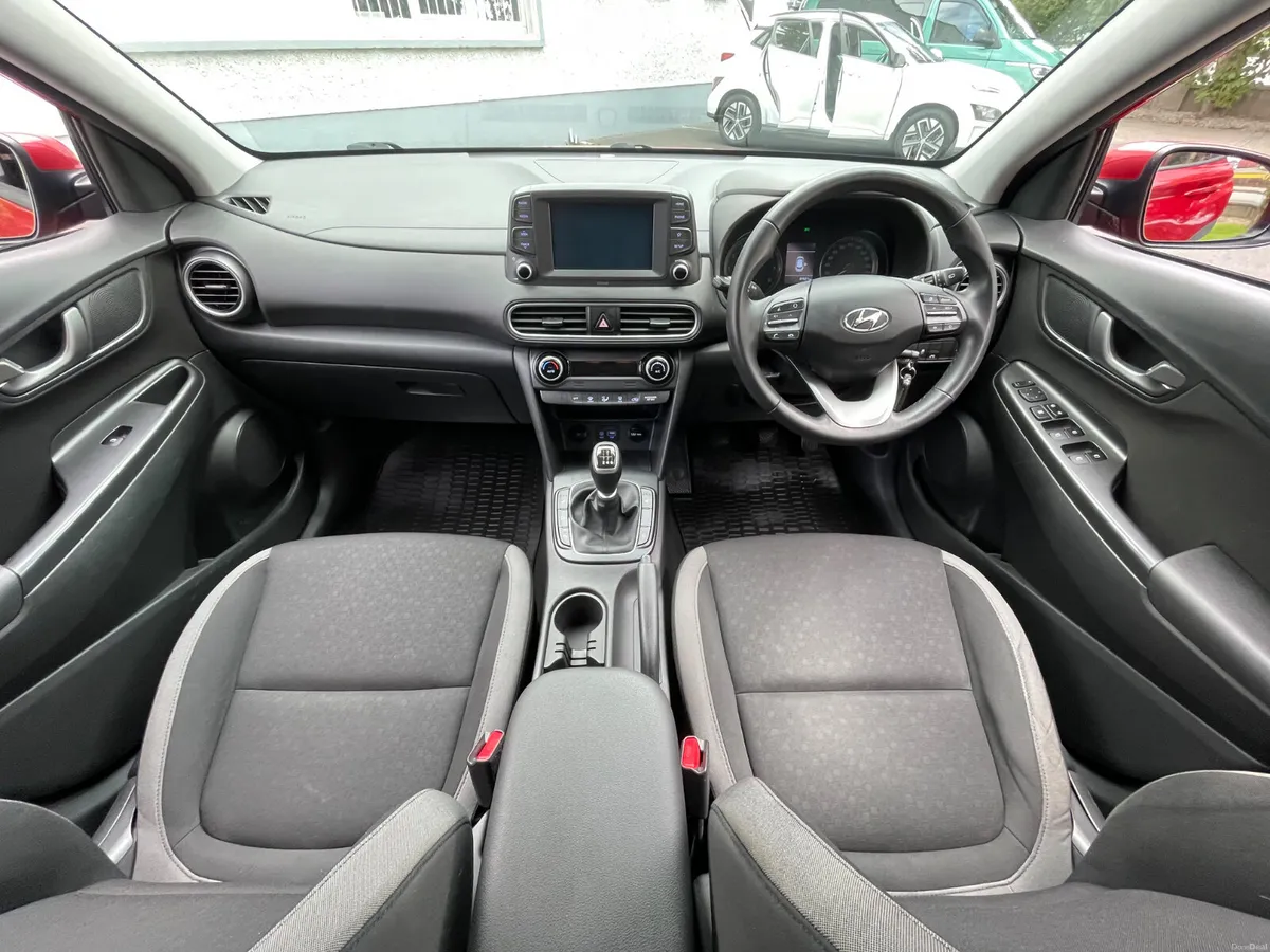1.0 PETROL - APPLE PLAY - LOW TAX - REVERSE CAMERA - Image 3