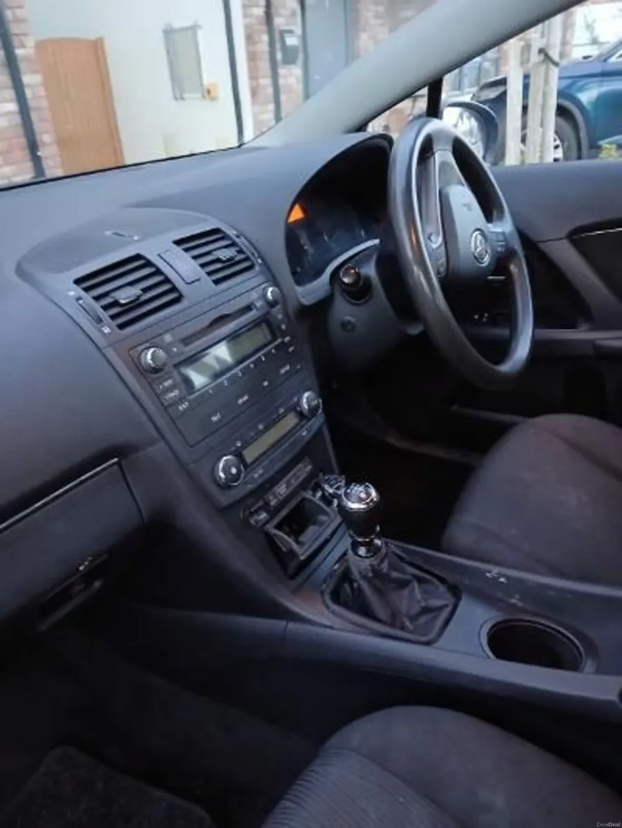 Toyota Avensis 2009 - Image 2