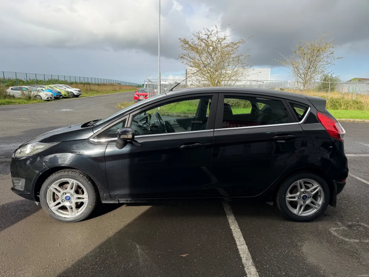 Ford Fiesta 2015 - Image 5