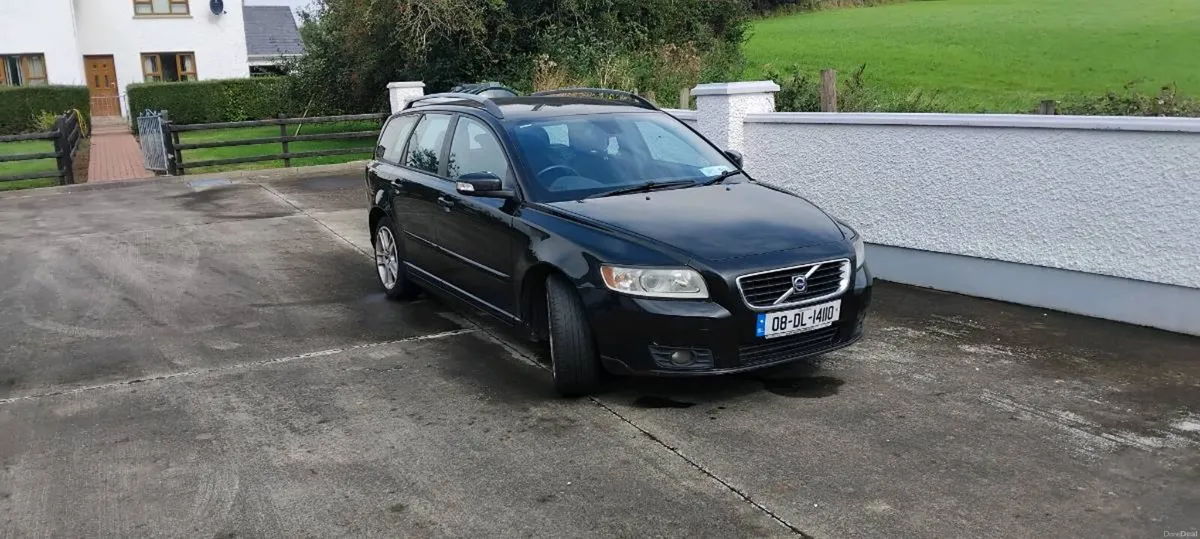 2008 volvo v50 - Image 1