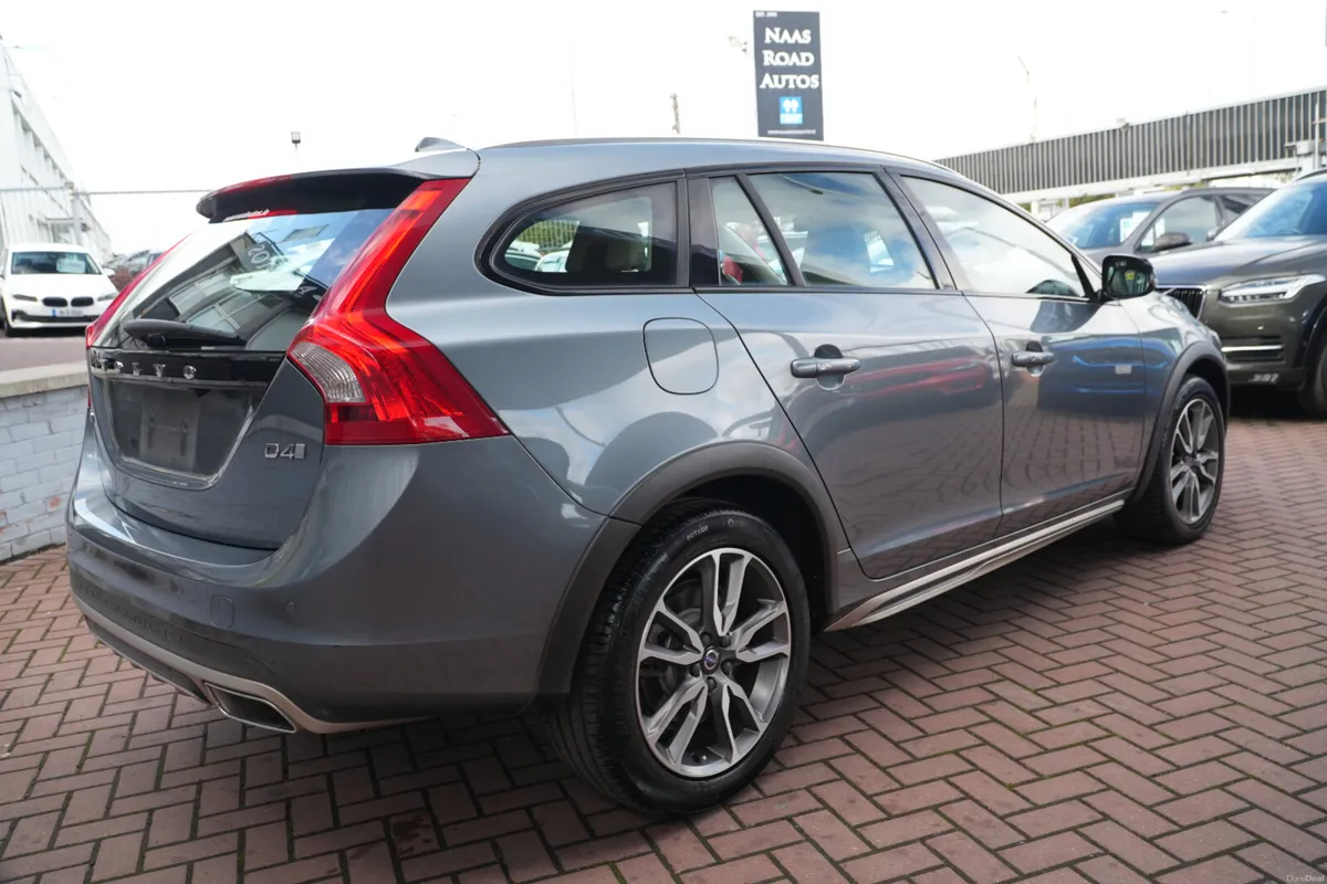 2018 VOLVO V60 CROSS COUNTRY - Image 4