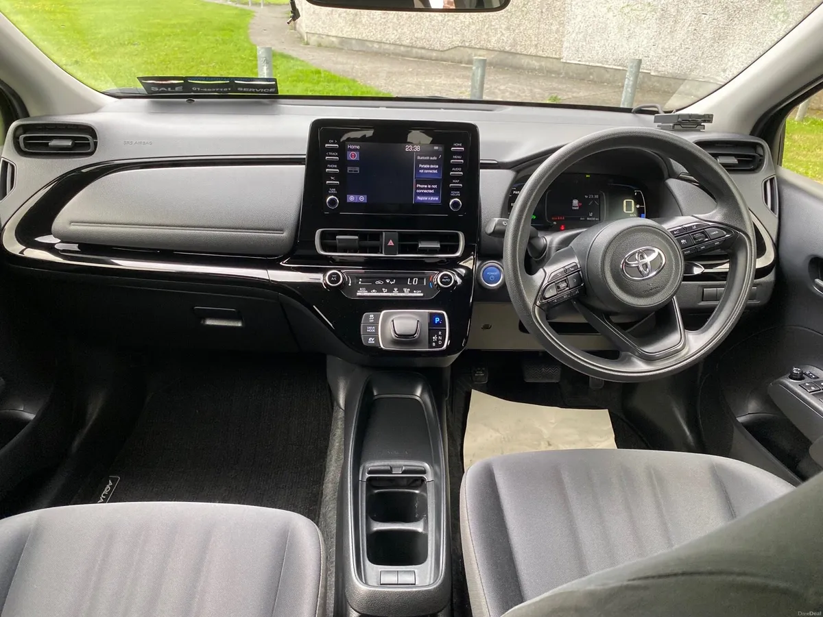 TOYOTA AQUA - Image 5