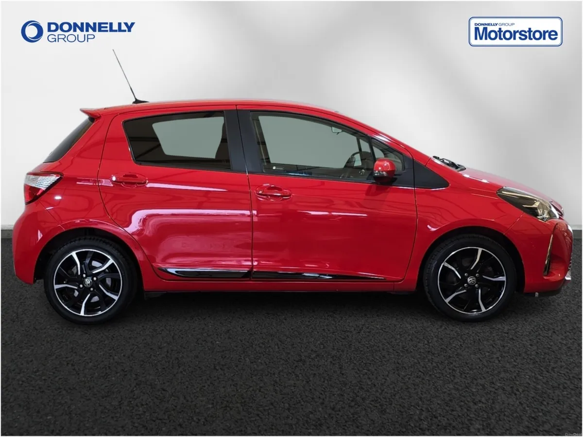 Toyota Yaris 1.5 Hybrid Design 5dr CVT - Image 3