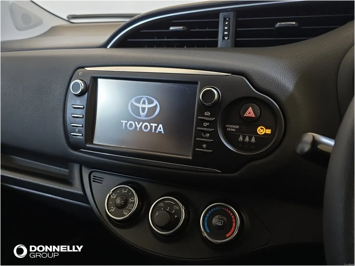 Toyota Yaris 1.5 Hybrid Design 5dr CVT - Image 5